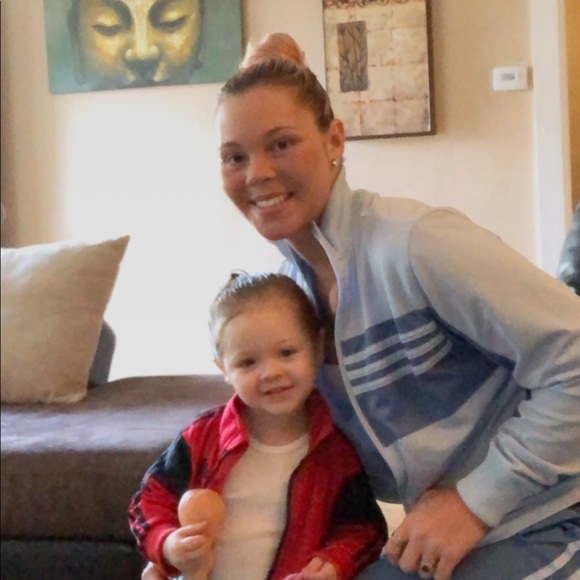 Meet your Posher, Felicia - Picture 2 of 4